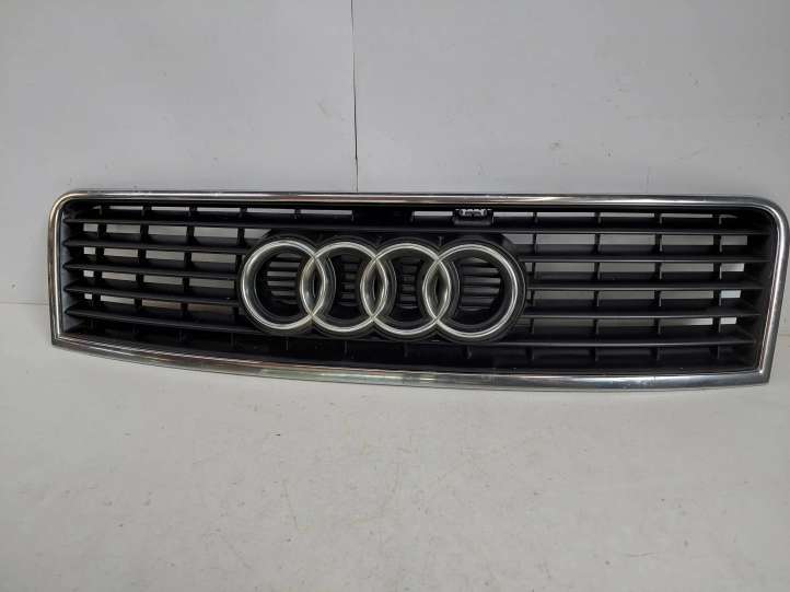 4B0853651F Audi A6 S6 C5 4B Grotelės priekinės