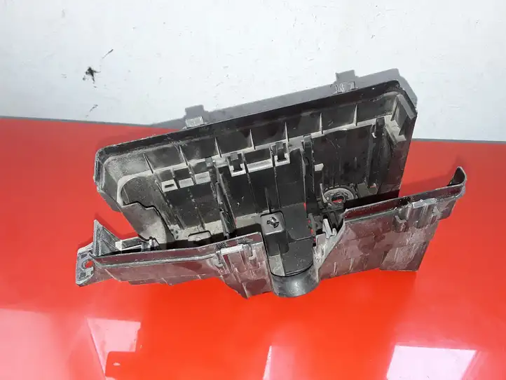 Chevrolet Captiva (2011 - 2013) Крышка ящика предохранителей — фото 1
