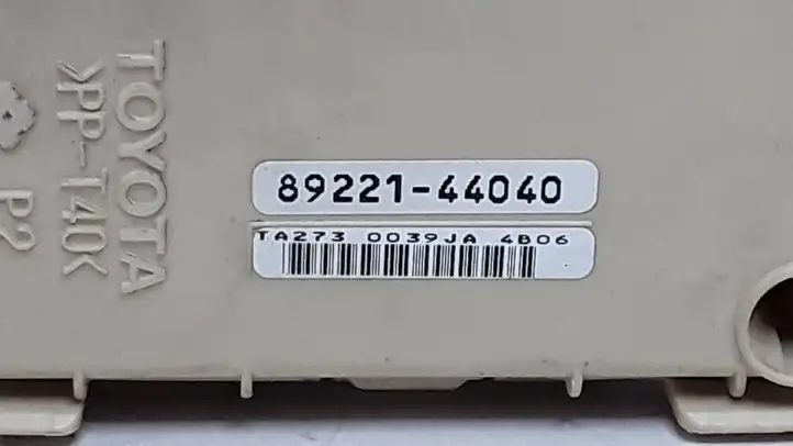 Toyota Avensis Verso (2001 - 2004) 8922144040 Блок предохранителей (комплект) — фото 3