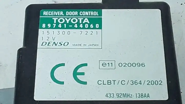 Toyota Avensis Verso (2001 - 2004) 8974144060 Блок управления дверью — фото 2