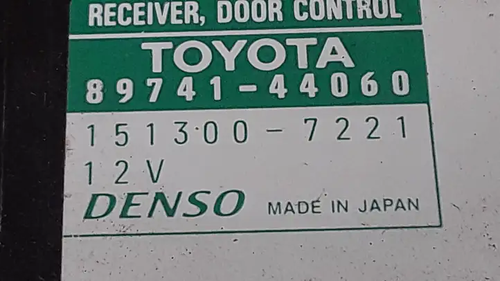 Toyota Avensis Verso (2001 - 2004) 8974144060 Блок управления дверью — фото 3