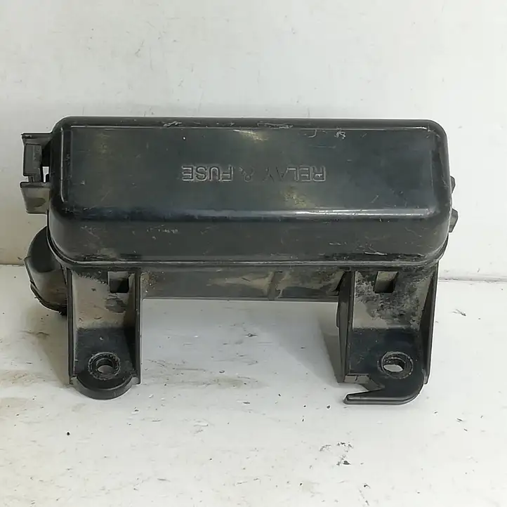 Toyota Avensis Verso (2001 - 2004) 9098702025 Блок монтирования реле — фото 3