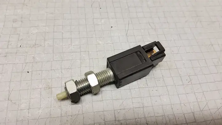 Subaru Outback (2009 - 2014)   Датчик тормозной педали