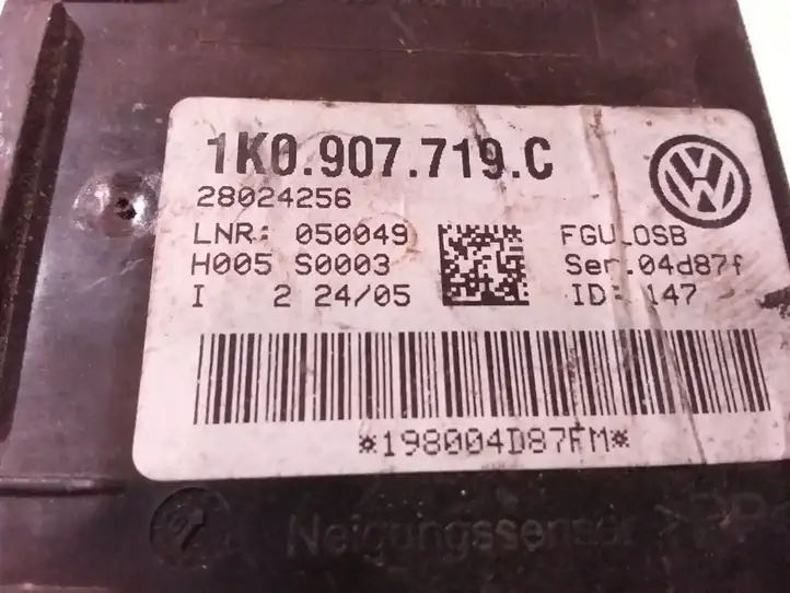 Audi A3/S3 8P (2004 - 2008) 1K0907719C Блок управления сигнализацией — фото 3