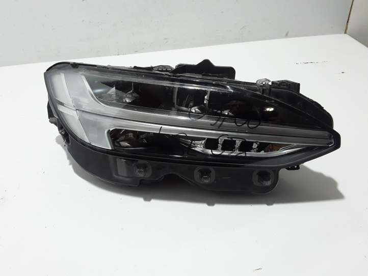 Volvo S90 (2020 - )  31655729 Передняя фара