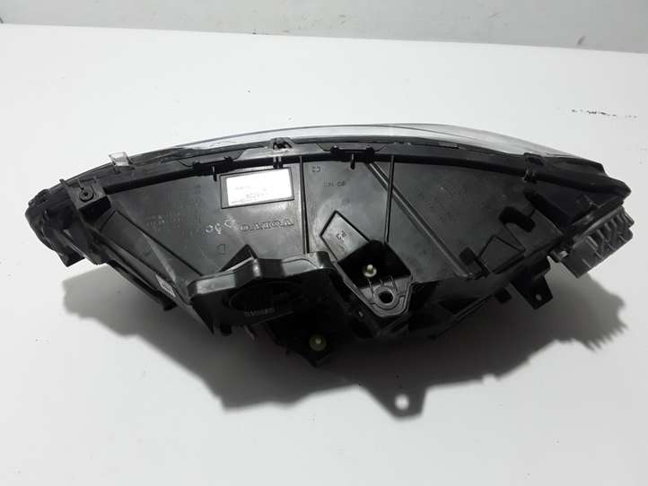 Volvo S90 (2020 - )  31655729 Передняя фара