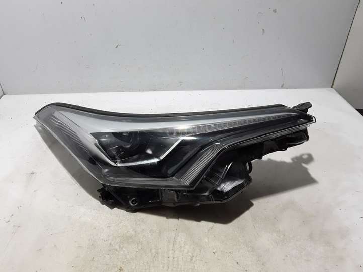 Toyota C-HR (2016 - 2022)  81110F417000 Передняя фара