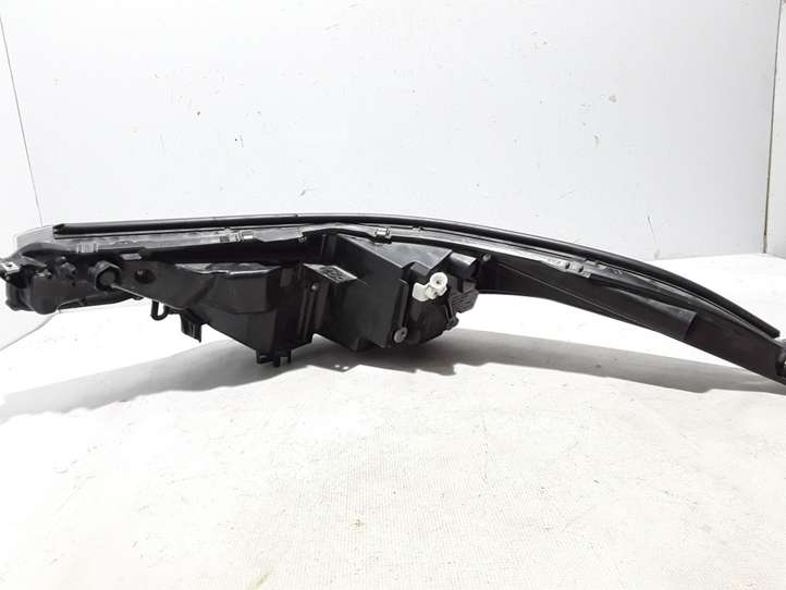 Toyota C-HR (2016 - 2022)  81110F417000 Передняя фара