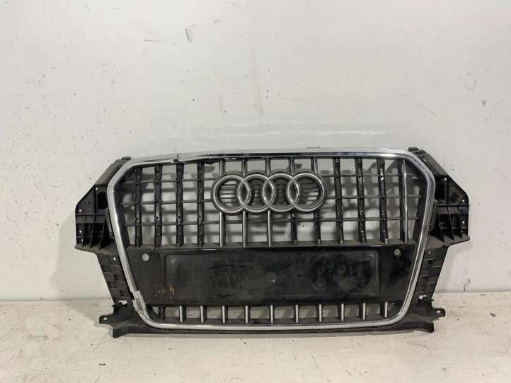 8U0853653A Audi Q3 8U Grotelės priekinės