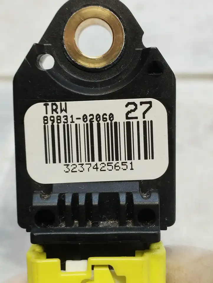 Toyota Auris 150 (2006 - 2012) 8983102060 Датчик удара SRS — фото 2