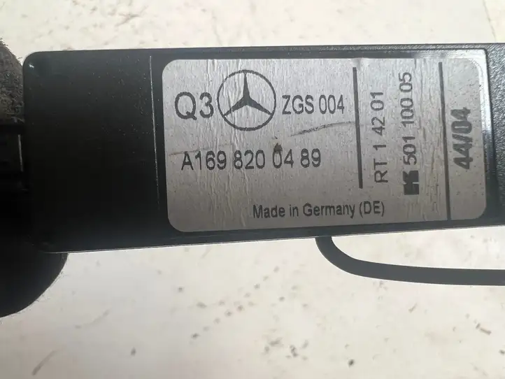 Mercedes-Benz A W169 (2004 - 2012) A1698200489 Усилитель антенны — фото 2
