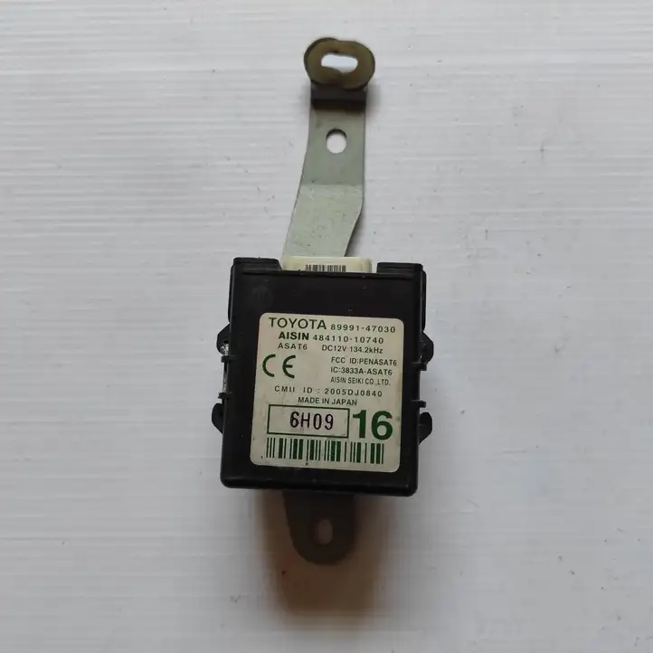 Toyota Prius (XW20) (2003 - 2009) 8999147030 Блок управления дверью — фото 1
