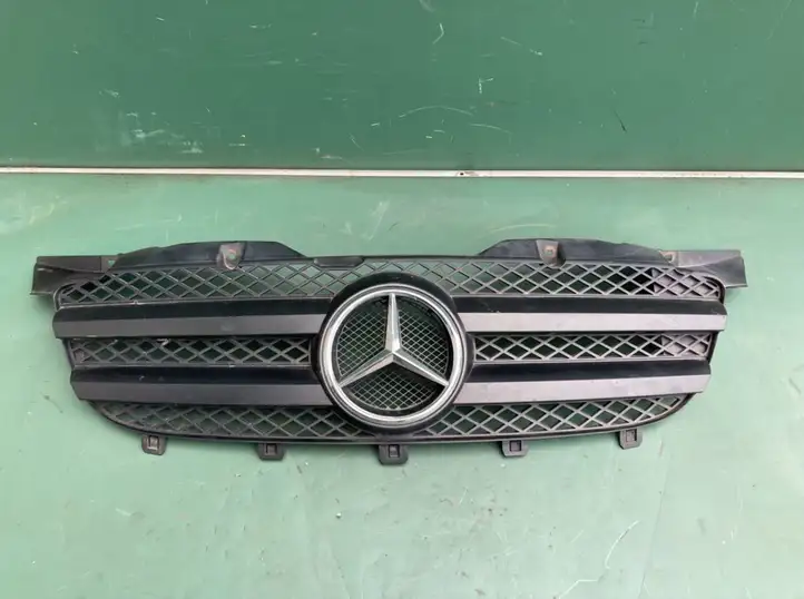 Mercedes-Benz Sprinter W906 (2006 - 2018) 9068800385 Передняя решетка — фото 1