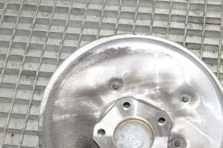 Audi A5 (2016 - )   Задний поворотный кулак (ступица, цапфа)