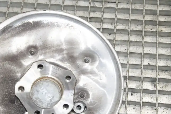 Audi A5 (2016 - )   Задний поворотный кулак (ступица, цапфа)