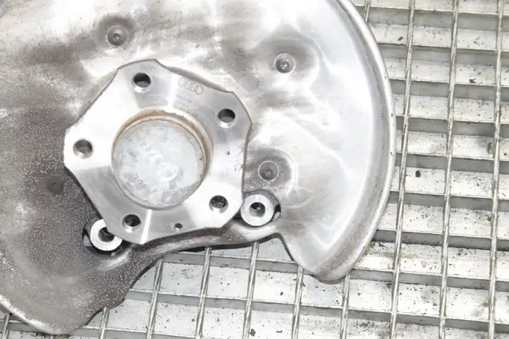 Audi A5 (2016 - )   Задний поворотный кулак (ступица, цапфа)