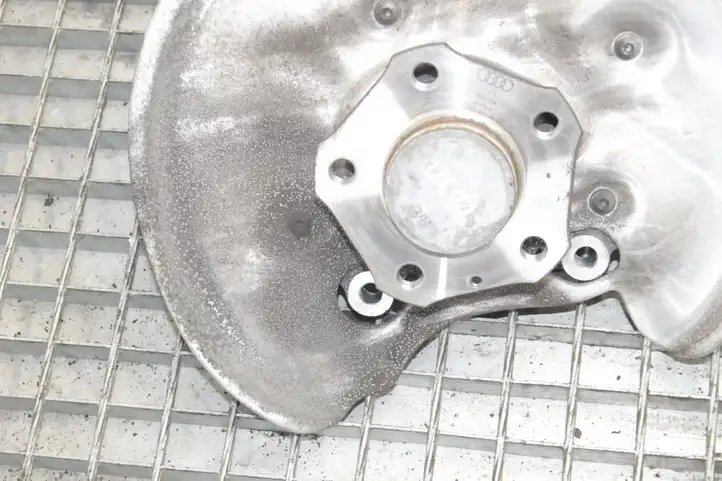 Audi A5 (2016 - )   Задний поворотный кулак (ступица, цапфа)