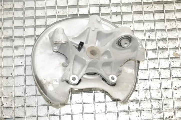 Audi A5 (2016 - )   Задний поворотный кулак (ступица, цапфа)