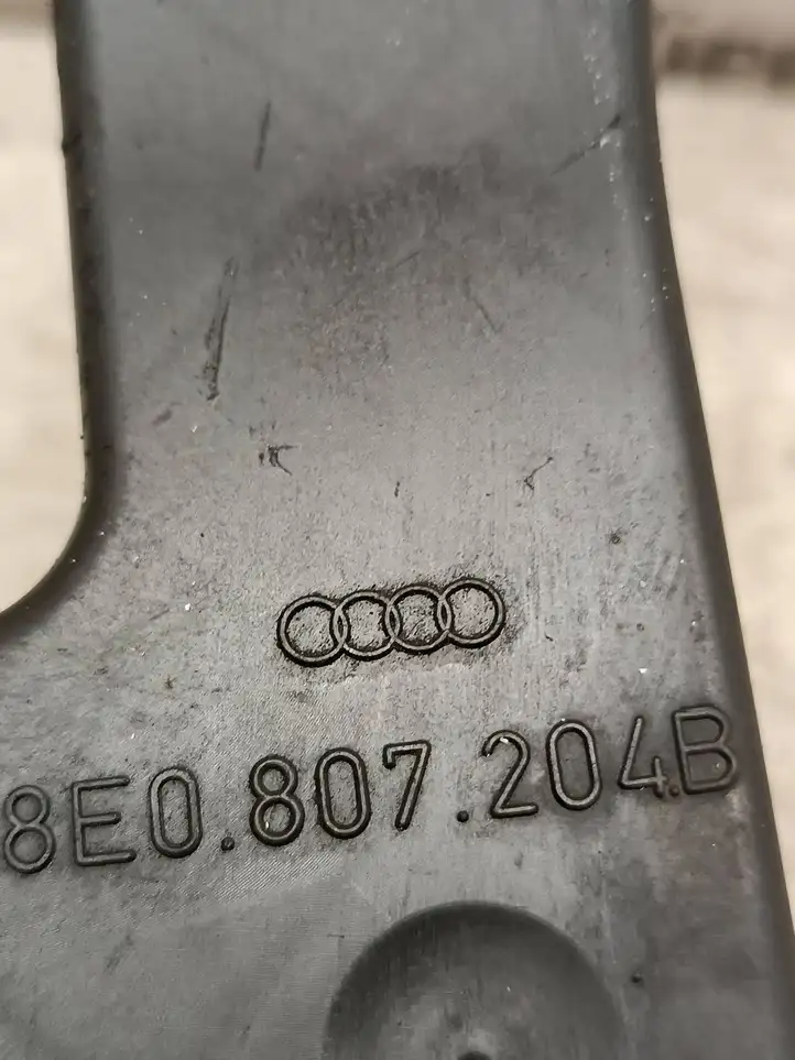 Audi A4 S4 B7 8E 8H (2004 - 2009) 8E0807204B Кронштейн переднего бампера — фото 3