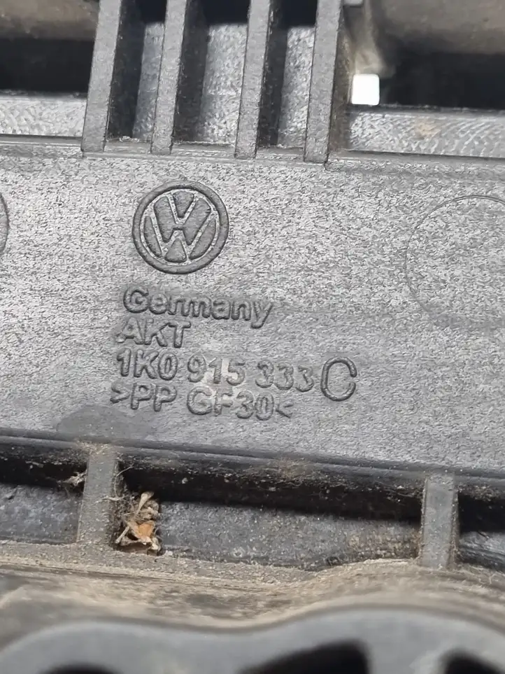 Volkswagen Golf Plus (2004 - 2008) 1K0915333C Площадка аккумулятора — фото 2