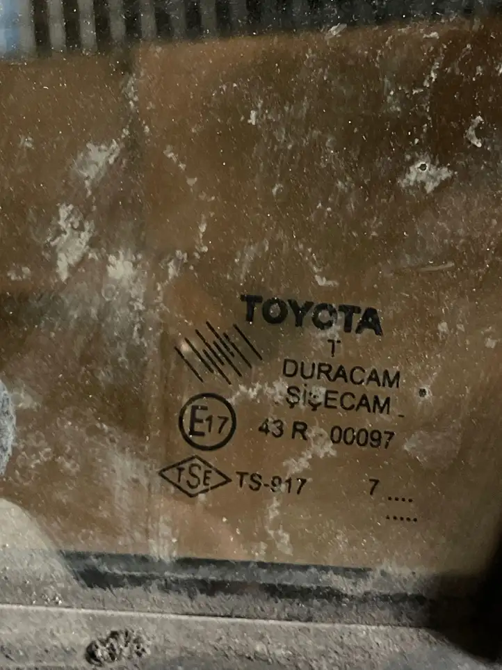 Toyota Corolla Verso E121 (2001 - 2004) Треугольное стекло кузова — фото 2