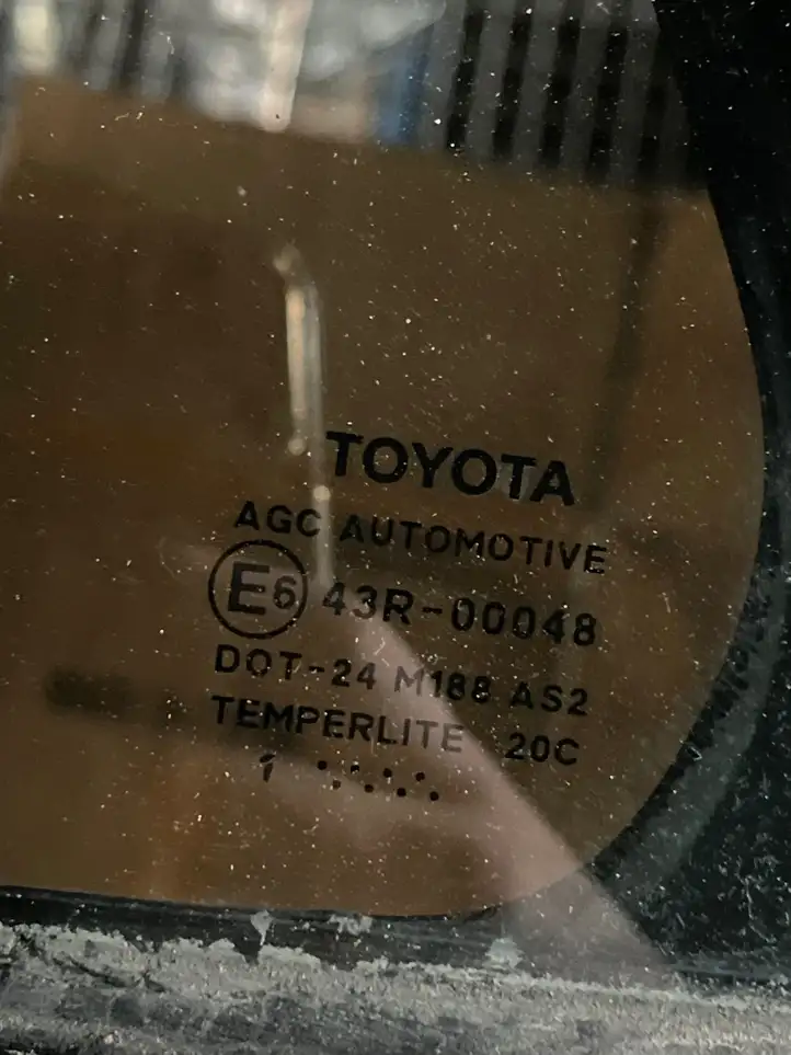 Toyota Avensis T270 (2009 - 2012) Форточка двери — фото 2