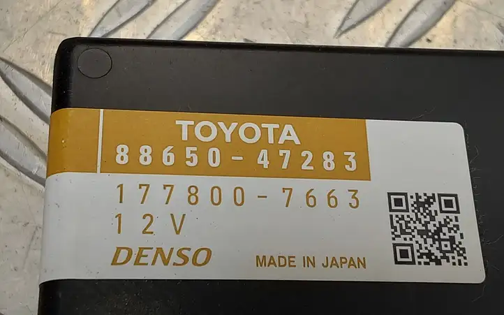 Toyota Prius+ (ZVW40) (2011 - 2018) 8865047283 Блок управления климат-контролем — фото 2