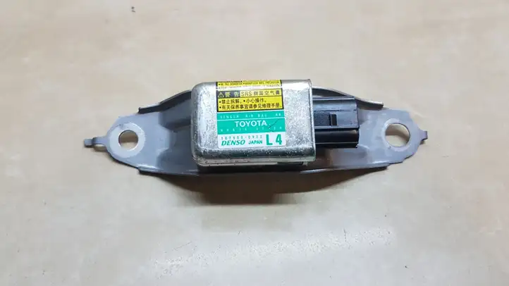 Toyota Prius (XW20) (2003 - 2009) 8983447020 Датчик удара SRS — фото 1
