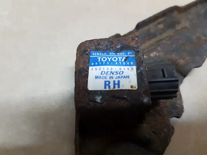 Toyota Prius (XW20) (2003 - 2009) 8917347040 Датчик удара SRS — фото 2