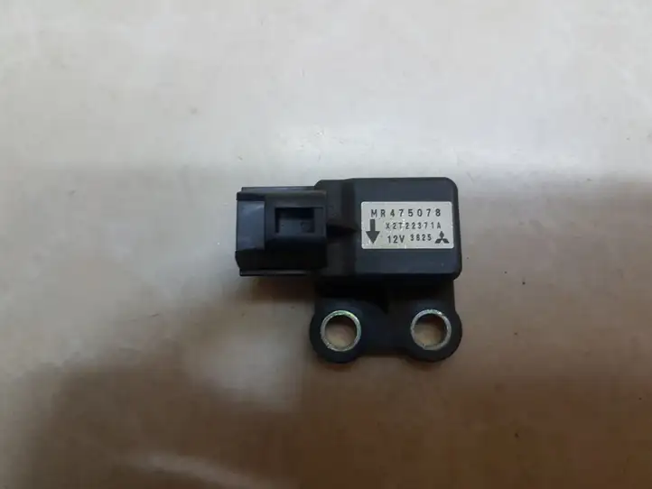 Mitsubishi Pajero Sport I (1996 - 2004) MR475078 Датчик удара SRS — фото 1