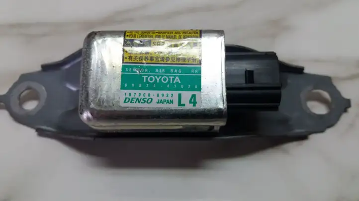 Toyota Prius (XW20) (2003 - 2009) 8983447020 Датчик удара SRS — фото 2