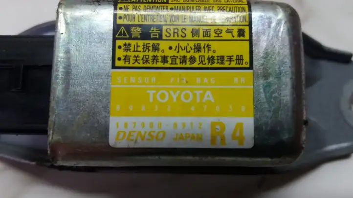 Toyota Prius (XW20) (2003 - 2009) 8983347030 Датчик удара SRS — фото 2