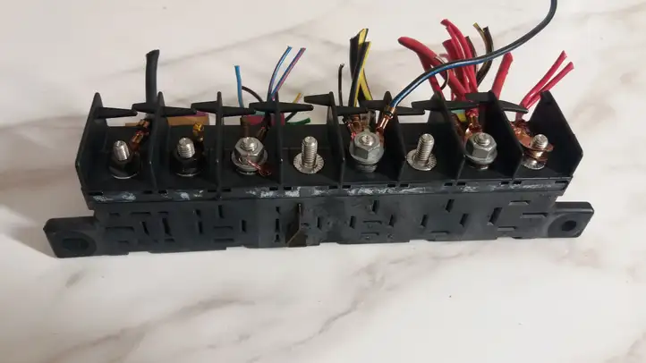 Audi A4 (1999 - 2001)  4A0941822 Блок предохранителей