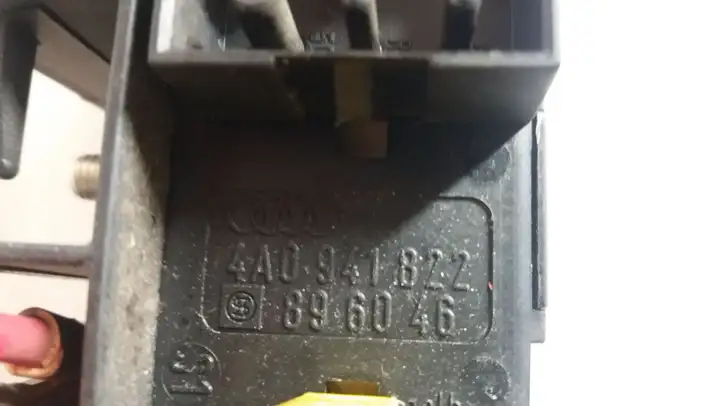 Audi A4 (1999 - 2001)  4A0941822 Блок предохранителей