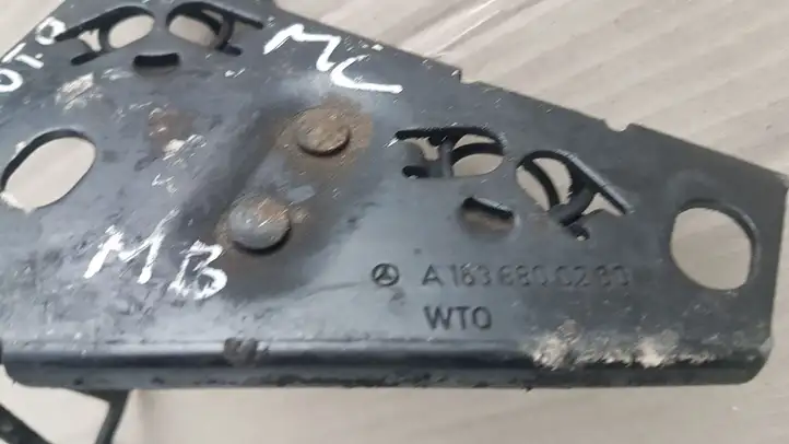 Mercedes-Benz ML W163 (1997 - 2005) A1638800260 Кронштейн замка капота — фото 4