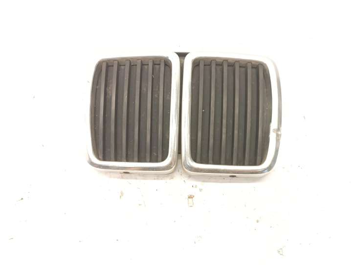 51131916504 BMW 3 E30 Grotelės priekinės