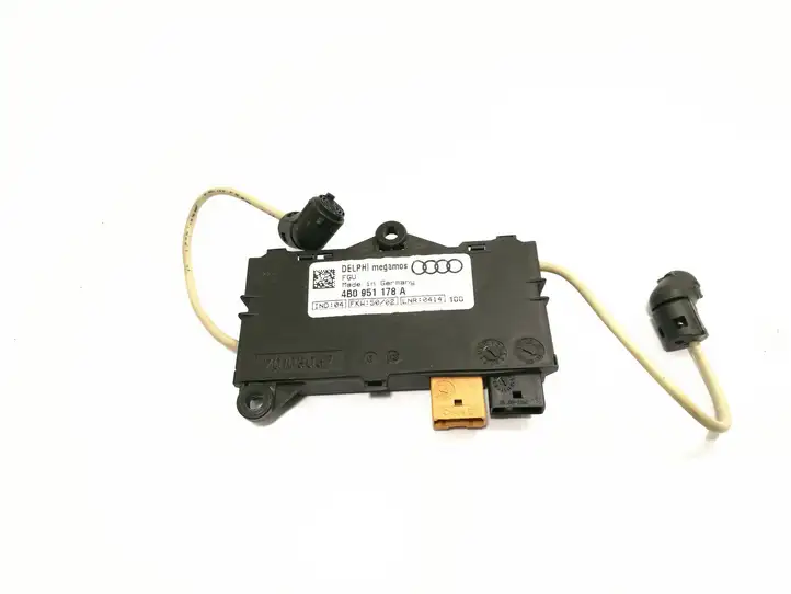 Audi A6 S6 C5 4B (2001 - 2004) 4B0951178A Микрофон (Bluetooth / телефон) — фото 1