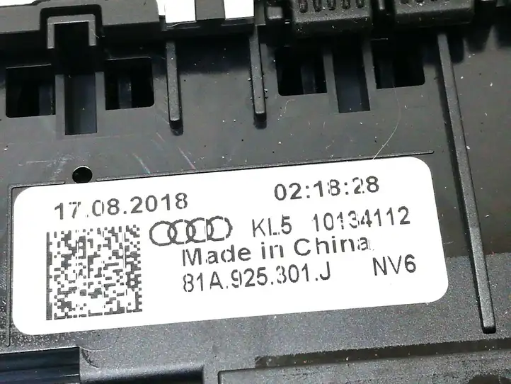 Audi Q2 - (2016 - ) 81A925301J Блок кнопок на панели — фото 7