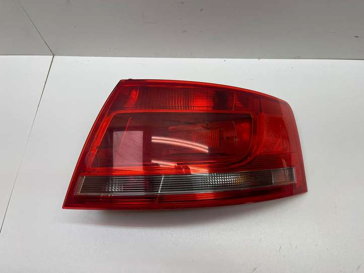 Audi A4 (2007 - 2011)  8H0945096D Задний фонарь в кузове