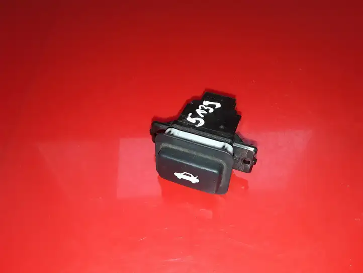 Honda Accord (2008 - 2016) M26983 Кнопка закрытия крышки багажника — фото 1