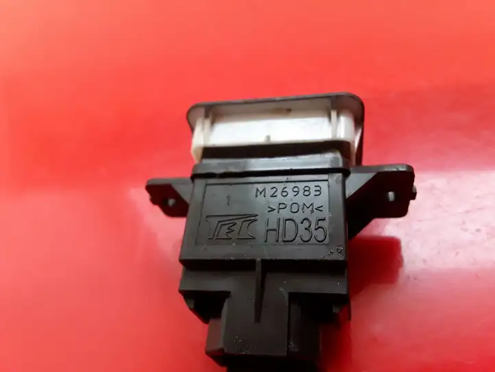Honda Accord (2008 - 2016) M26983 Кнопка закрытия крышки багажника — фото 4
