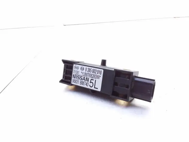 Nissan Almera Tino (2000 - 2003) 98831BM740 Датчик удара SRS — фото 1