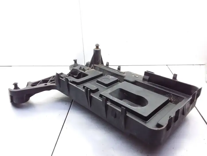 Skoda Octavia Mk1 (1U) (1996 - 2004) 1K0915333 Площадка аккумулятора — фото 2