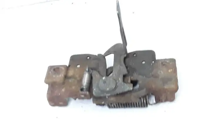 Mazda 6. (2005 - 2007)   Замок капота