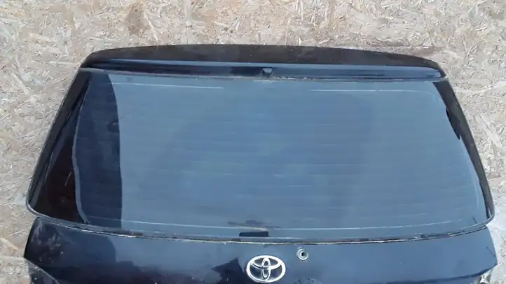 Toyota Avensis Verso (2001 - 2004) 6E43R00122 Заднее стекло — фото 1