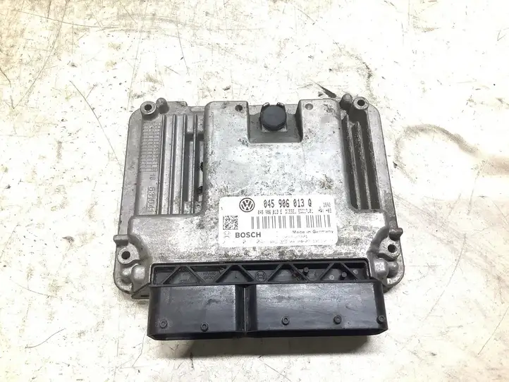 Skoda Fabia Mk2 (5J) (2007 - 2014)  045906013Q Блок управления двигателя