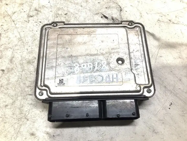 Skoda Fabia Mk2 (5J) (2007 - 2014)  045906013Q Блок управления двигателя