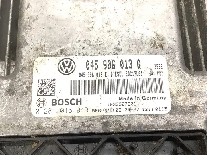 Skoda Fabia Mk2 (5J) (2007 - 2014)  045906013Q Блок управления двигателя