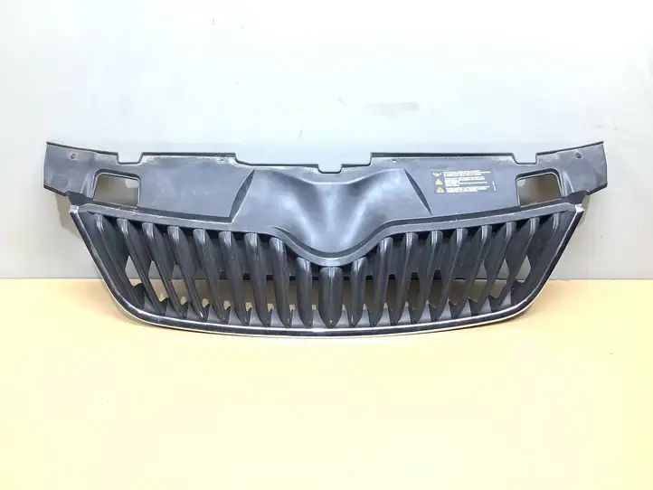 Skoda Roomster (5J) (2010 - 2015) 5J0853668C Верхняя решетка радиатора — фото 1