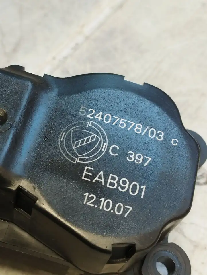 Alfa Romeo 159 (2005 - 2011) 52407578 Двигатель задвижки потока воздуха — фото 3